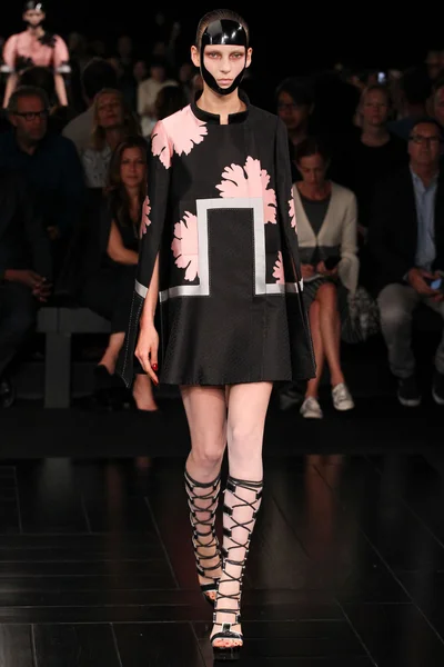 Look 1